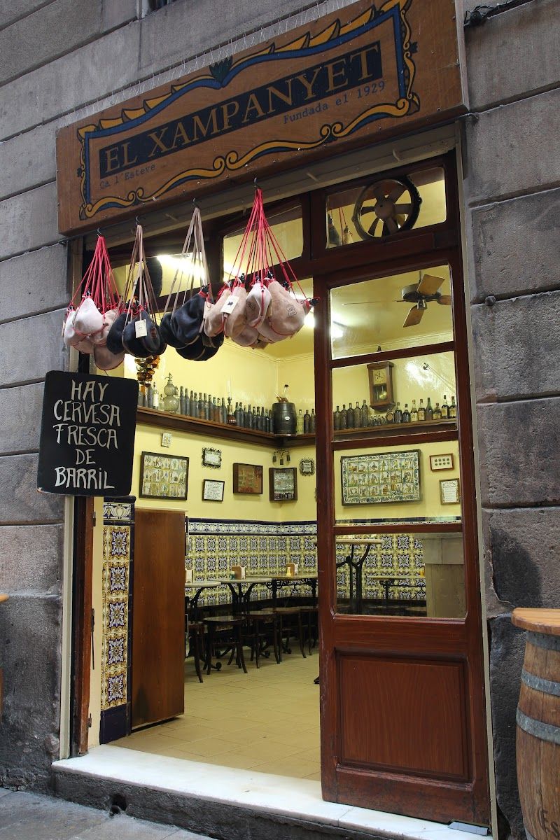 El Xampanyet in the city