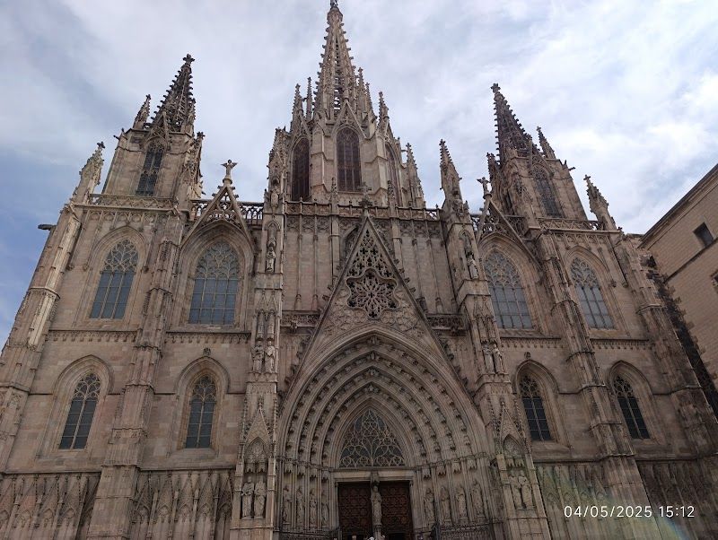 Barcelona Cathedral in the city