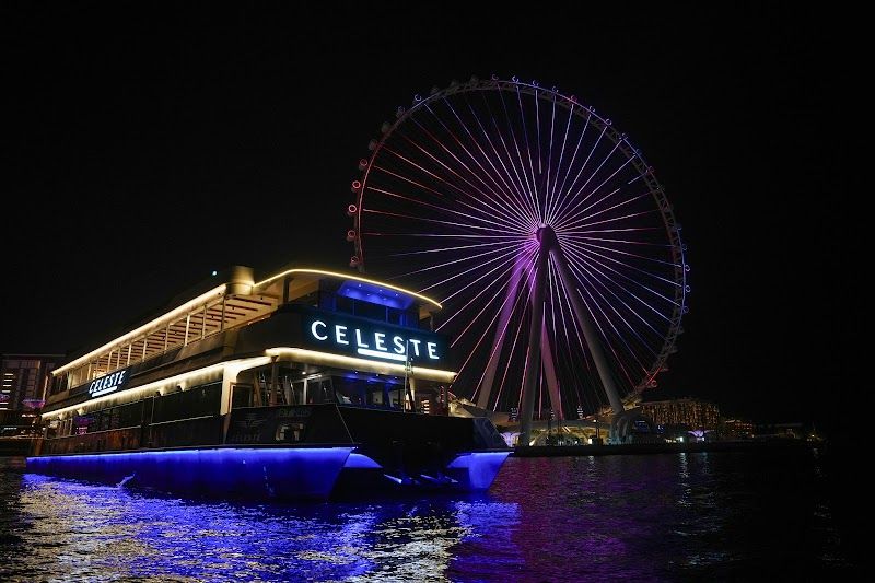 Bateaux Dubai Dinner Cruise
