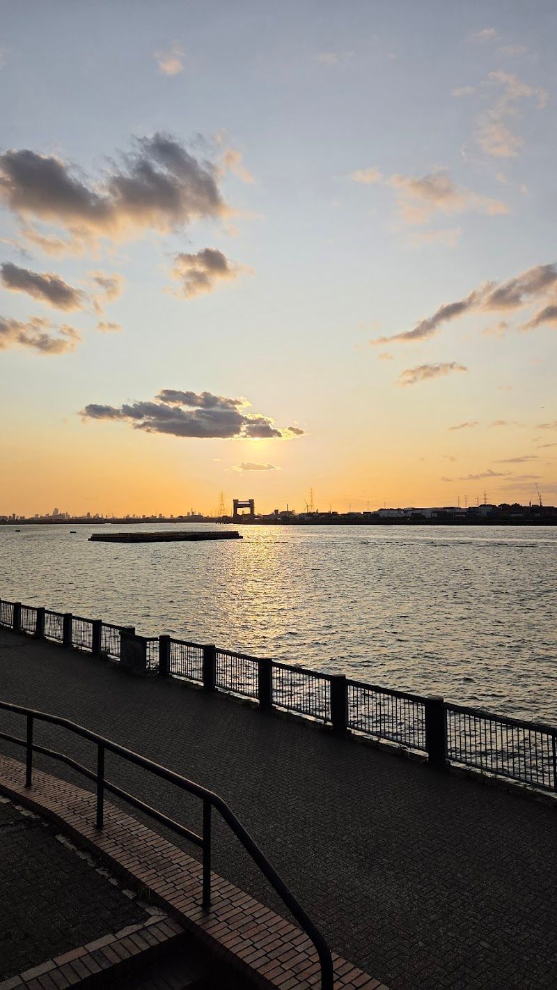 Thames Path - Tower Bridge to Bermondsey