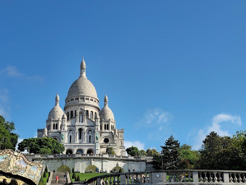 Basilique du Sacré-Cœur de Montmartre in the city