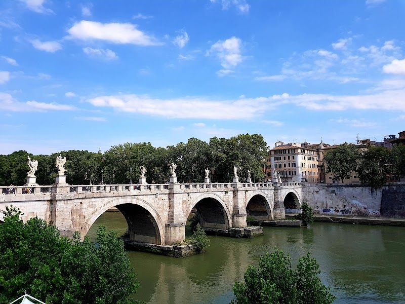 Ponte Sant'Angelo in the city