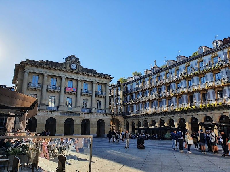 Constitución Plaza