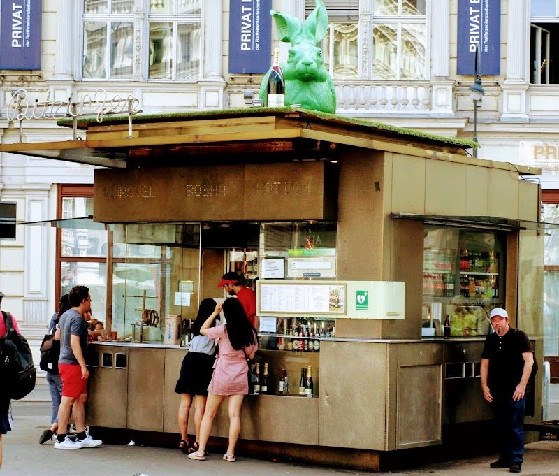 Bitzinger Würstelstand am Albertinaplatz